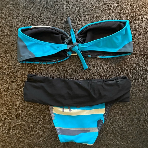 Low-rise bikini bottom, wide waistband, strapless top, goldtone, S, Brazilian - Picture 2 of 5